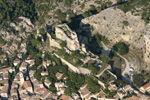 photo aérienne du Château féodal de BOULBON dans les Bouches du Rhône