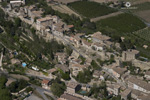 photo aérienne du village de Ménerbes (Vaucluse)
