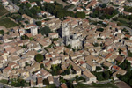 photo aérienne du village de Saint Laurent des Arbres (Gard)